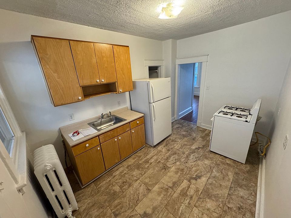 1st image of 393 2nd Ave