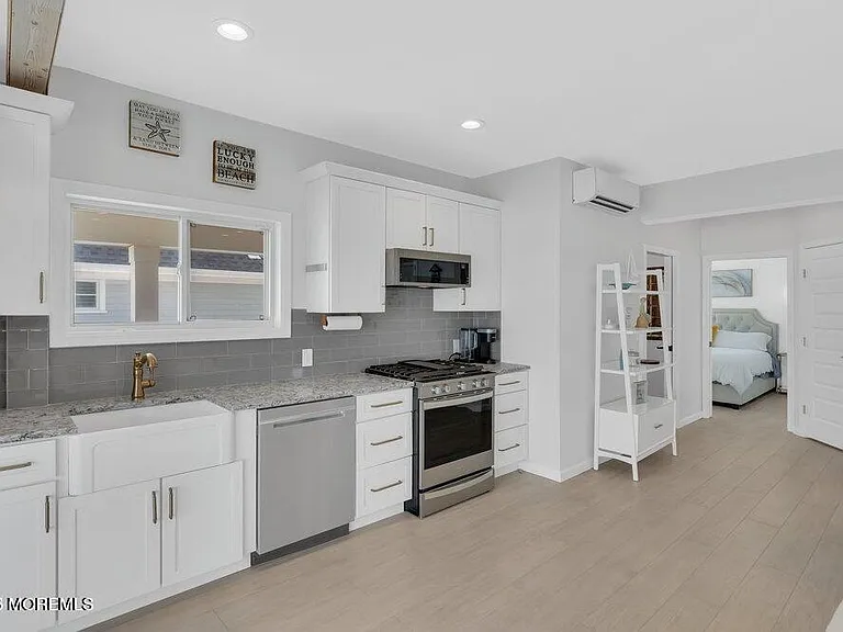 903 Ocean Ave #4 — Photo 5