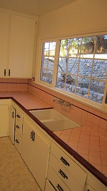 4th image of 5329 Hillmont Ave