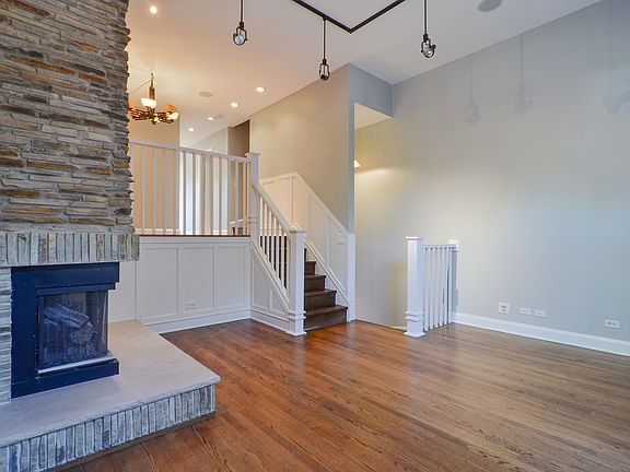 4th image of 1906 N Kenmore Ave