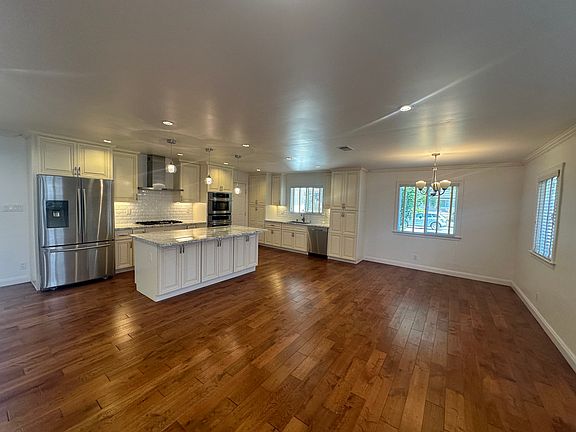 2nd image of 2543 Plumleigh Dr