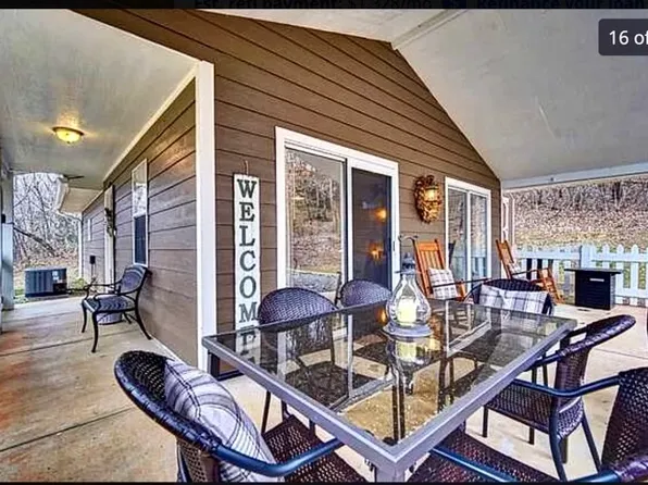 334 E Vineyard Rd, Hayesville, NC 28904