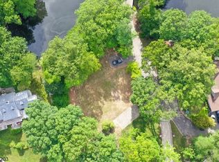 6 Cove Pl, Mountain Lakes, NJ 07046