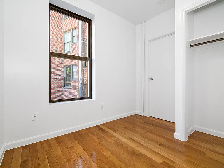 117 Perry St #11 — Photo 8