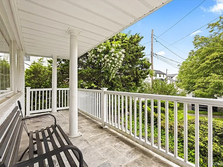 1127 Fordham Ln — Photo 11