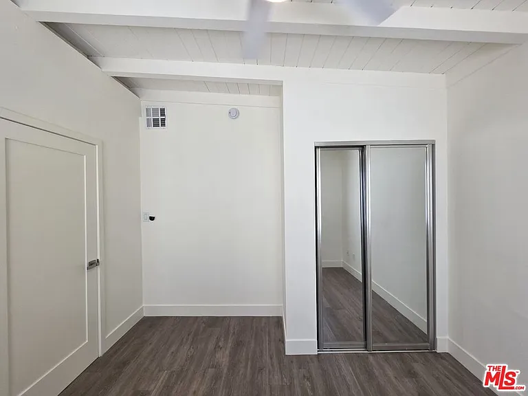 1635 S Beverly Glen Blvd #6 — Photo 43