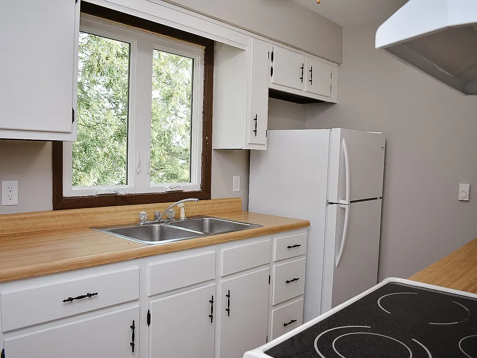 Bright kitchen with newer appliances included