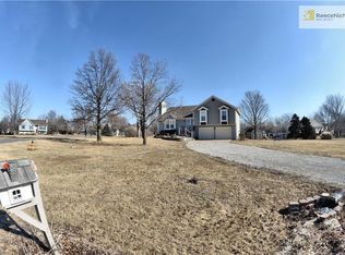 5885 W 201st St, Stilwell, KS 66085
