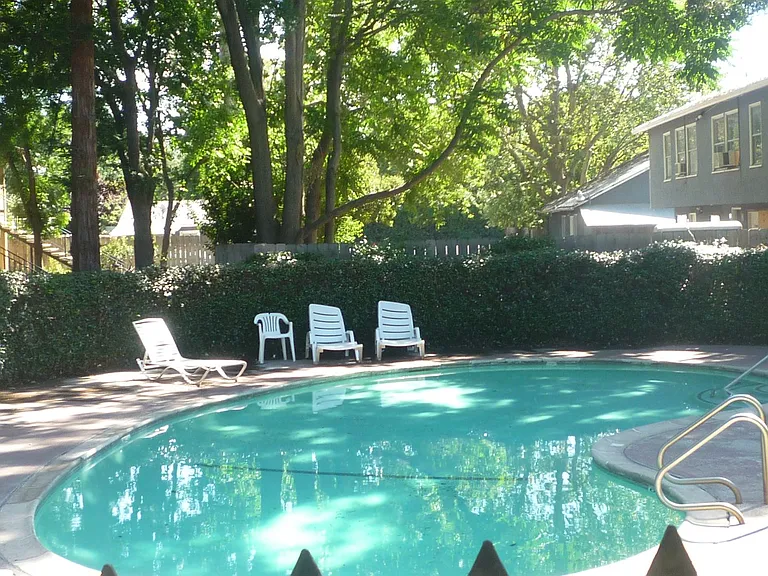 1114 Nord Ave #11 — Photo 2