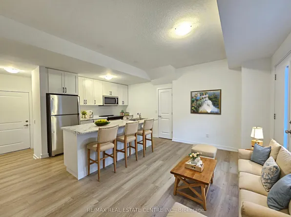70 Kenesky Dr #11, Hamilton, ON L8B 1X1