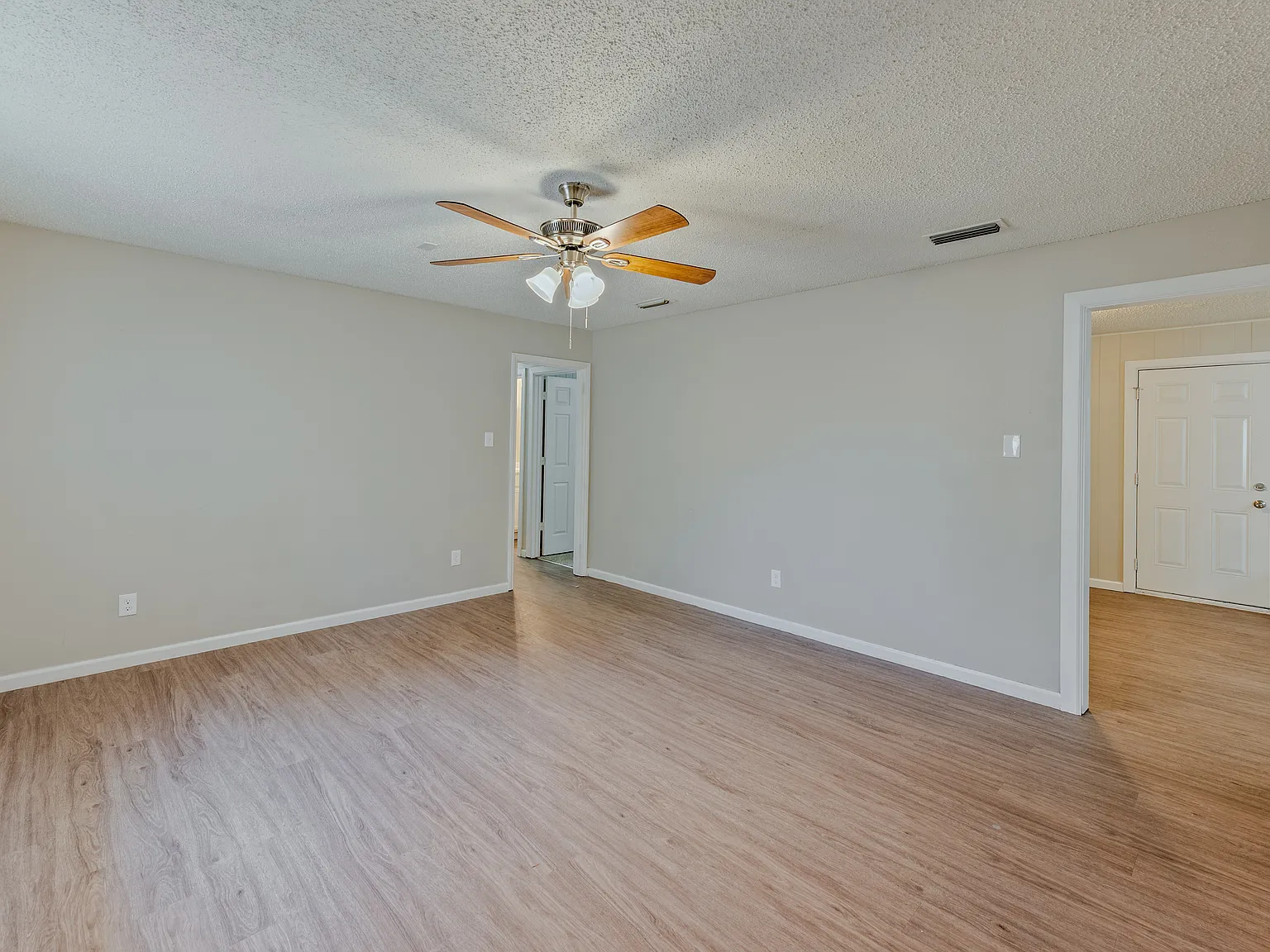 1602 Harmon Drive — Photo 4