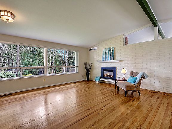 4th image of 4028 161st Ave SE