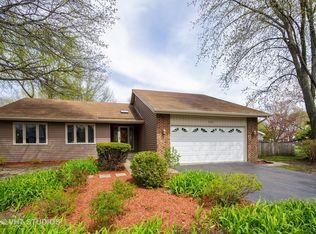 1111 N Pepper Tree Dr, Palatine, IL 60067