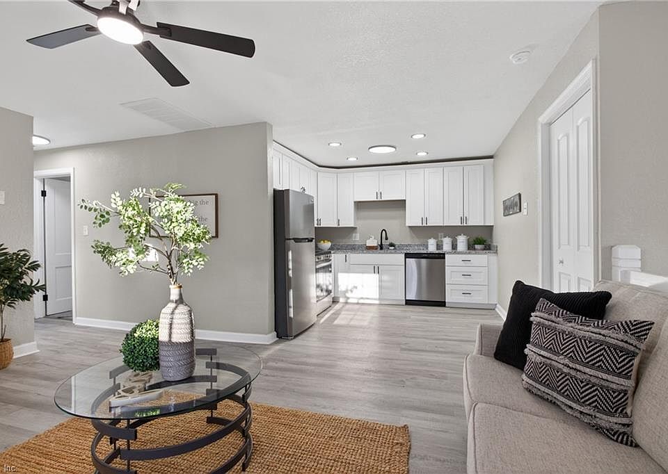 1st image of 804 Teach St