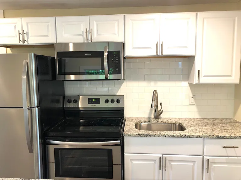 110 Charles Ave — Photo 9