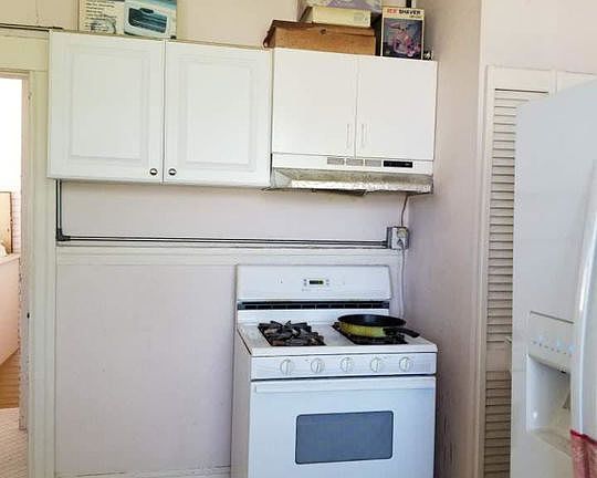 4th image of 1640 W 12th Pl