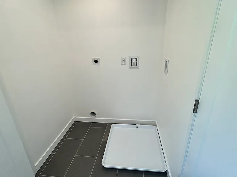 121 Sycamore St — Photo 8