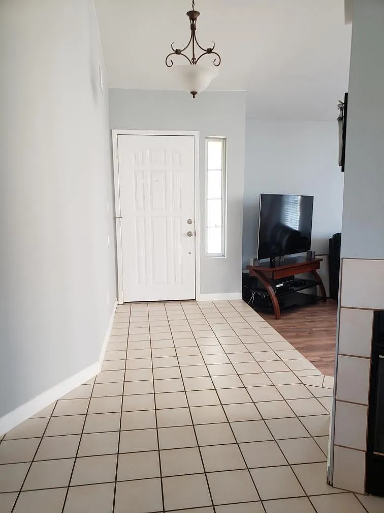 3 bed, 1726 sqft, $3,200 — Photo 4