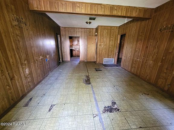 3rd image of 224 W Jeanette St