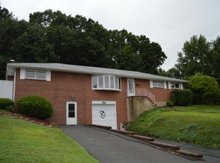 95 Maple Ln, Pittston, PA 18640