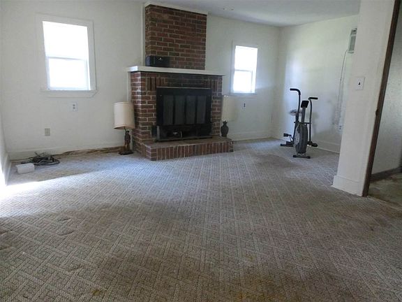 2nd image of 15 Passage Dr