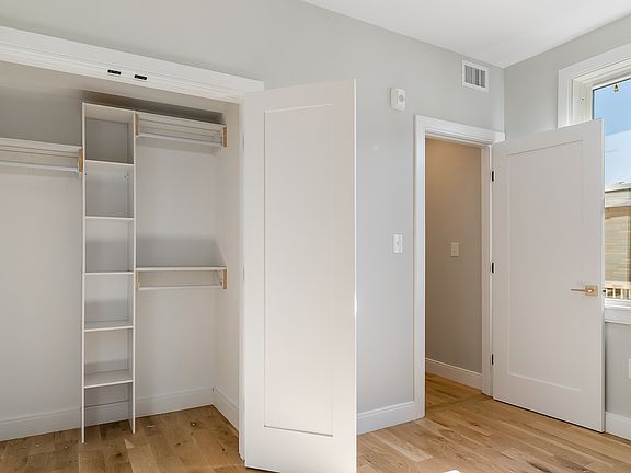 4th image of 40 Chelsea St #3