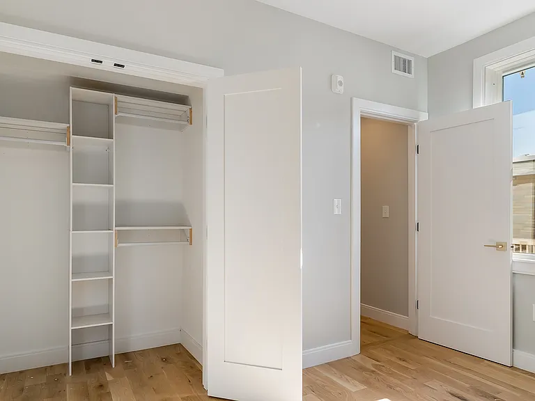 40 Chelsea St #3 — Photo 4