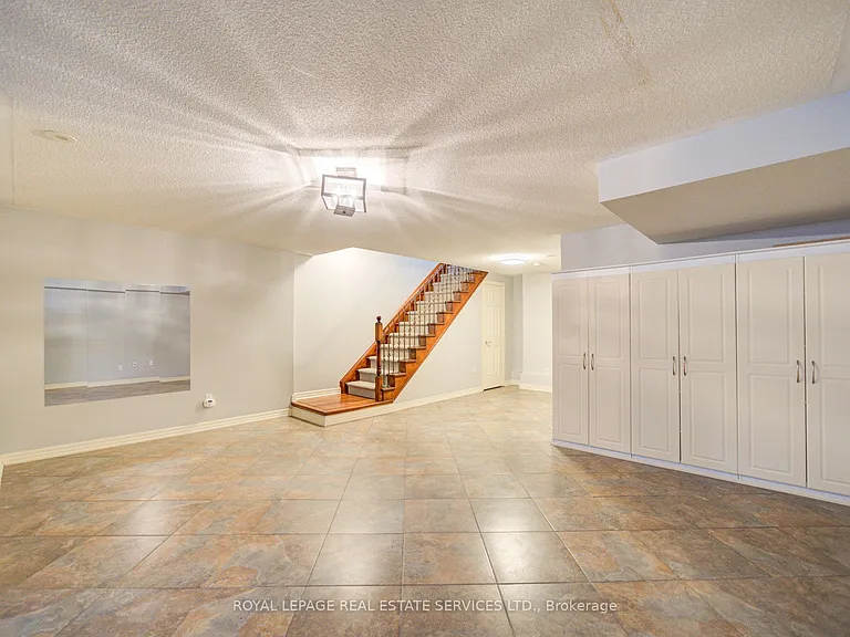 115 Saint Lawrence Dr — Photo 40