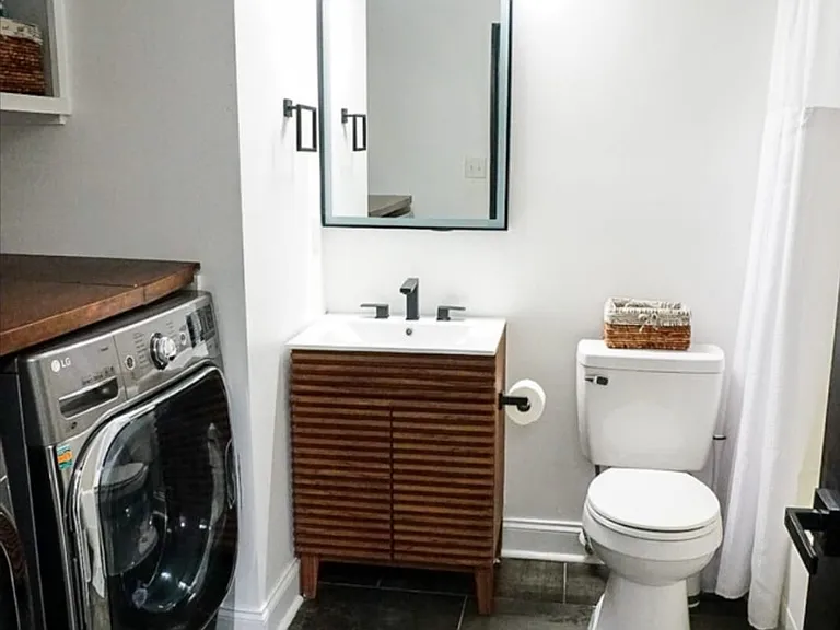 Laundry/Bathroom