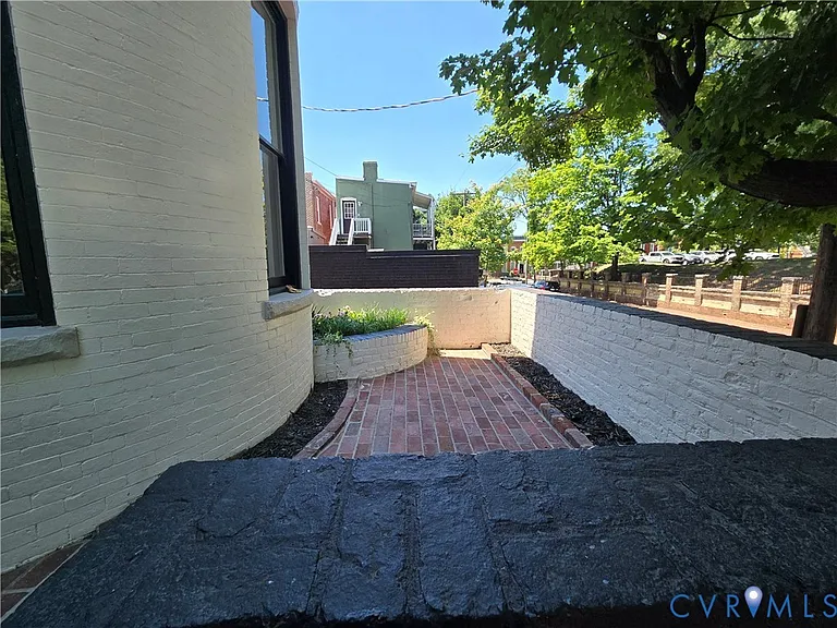 1 N Harvie St #B — Photo 3