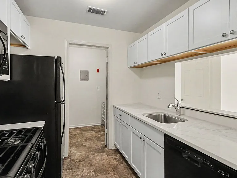902 Dogwood Ct — Photo 12