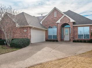 2820 Hollypoint Ct, Arlington, TX 76015