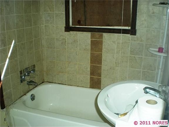 5th image of 1112 N Sioux Ave