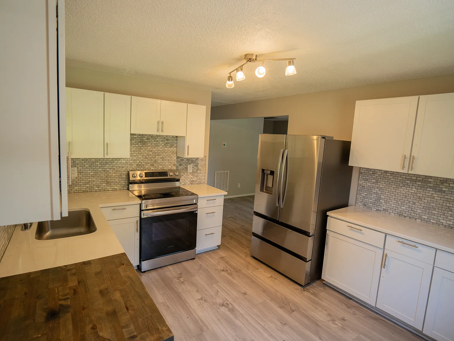 4 bed, 1332 sqft, $2,100 — Photo 2