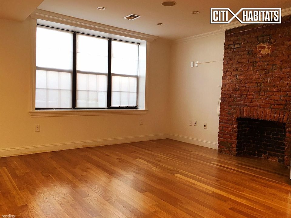 Living Room (2)