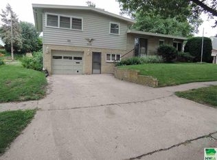 3626 Pierce Pl, Sioux City, IA 51104