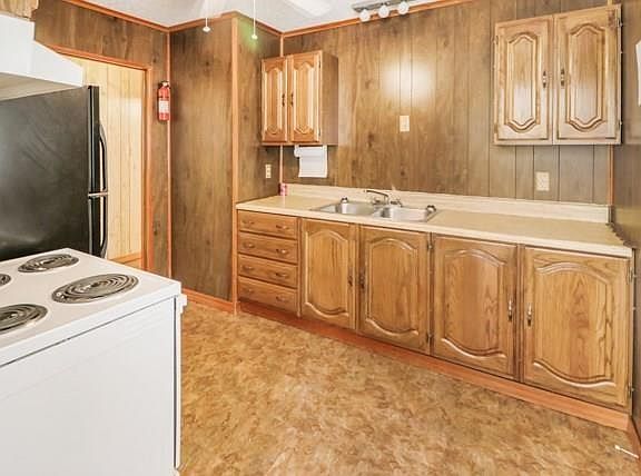 4th image of 19430 Schlumbrecht Rd #B