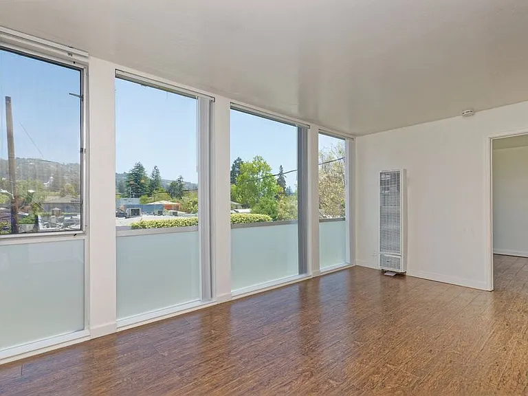 2828 College Ave — Photo 44