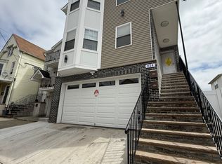 924 Hunterdon St #1, Newark, NJ 07112