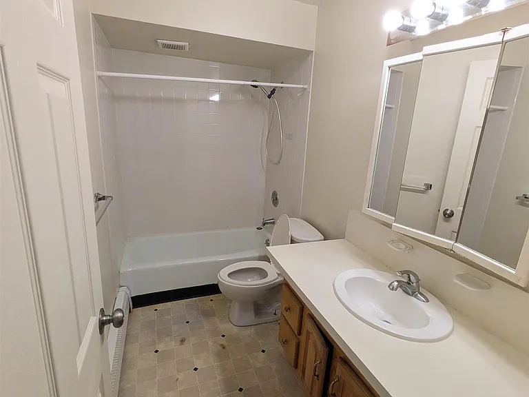148 Sycamore St #14 — Photo 8
