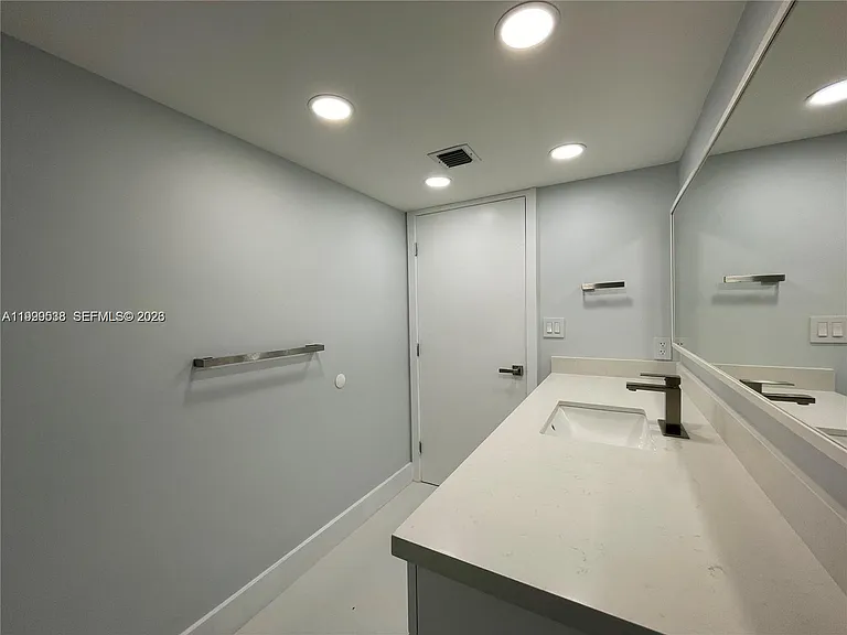 4725 SW 62nd Ave #103 — Photo 17