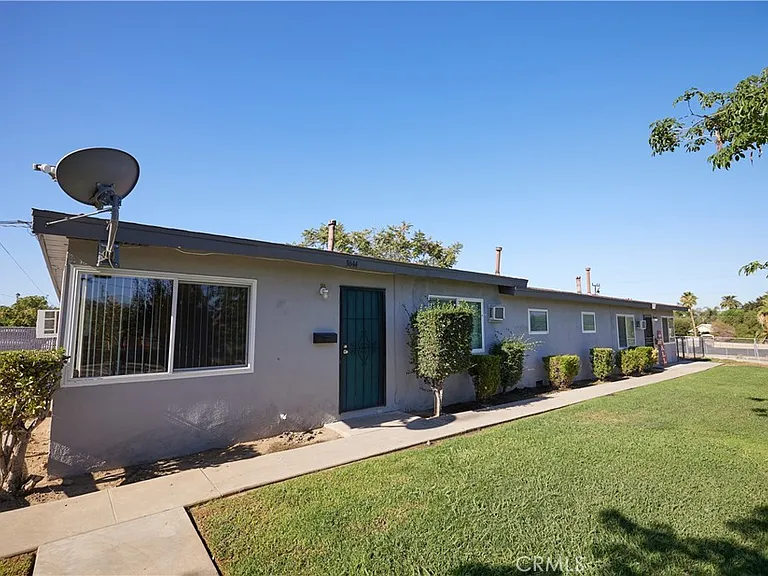 3644 Russell St — Photo 2