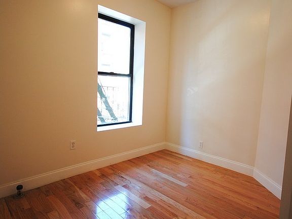 3rd image of 140 Orchard St APT 09