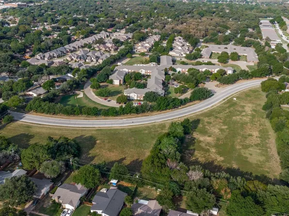 2501 Woodside Dr, Arlington, TX 76016