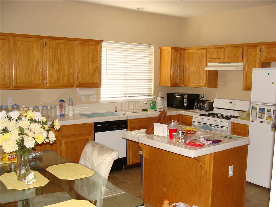 Kitchen with breakfast nook