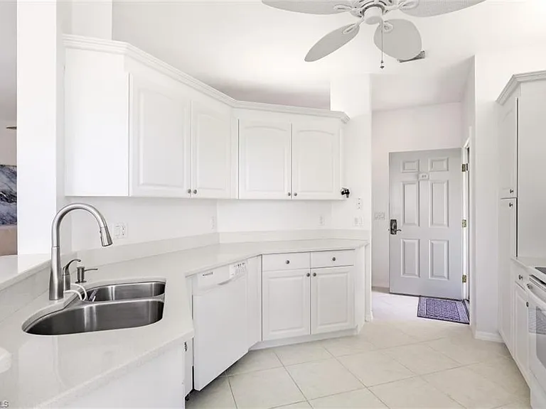 5870 Three Iron Dr #4-401 — Photo 4