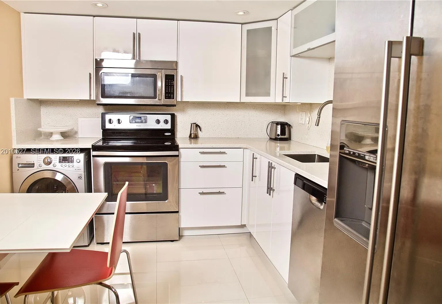 Winston Towers 600 Condo — Photo 2
