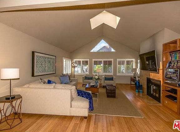 4th image of 2610 Pacific Ave