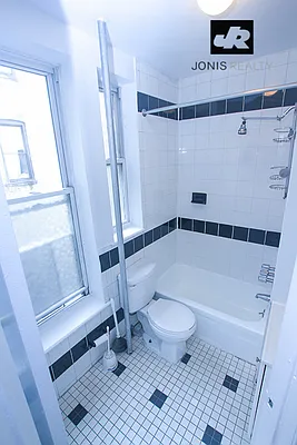 Rented by Jonis Realty | media 16