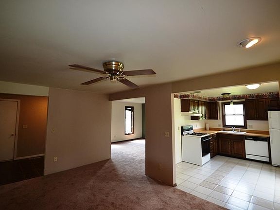4th image of 8111 Newfield Dr
